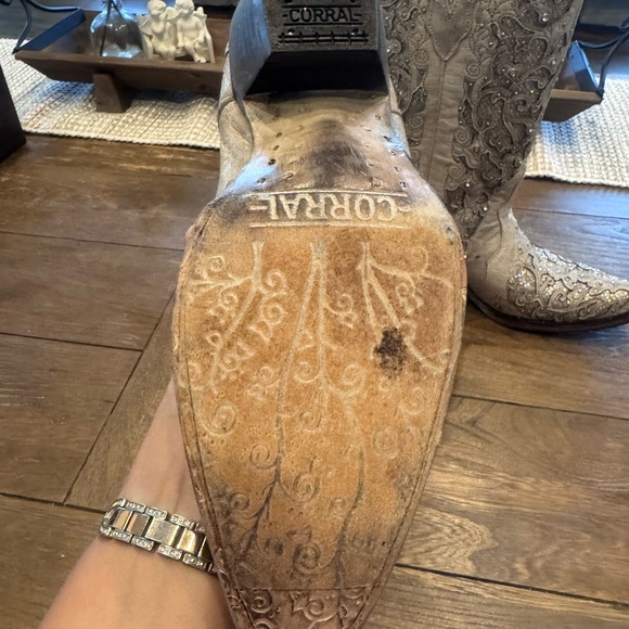 Corral Ivory Embroidered Western Heeled Boots - Picture 4 of 7